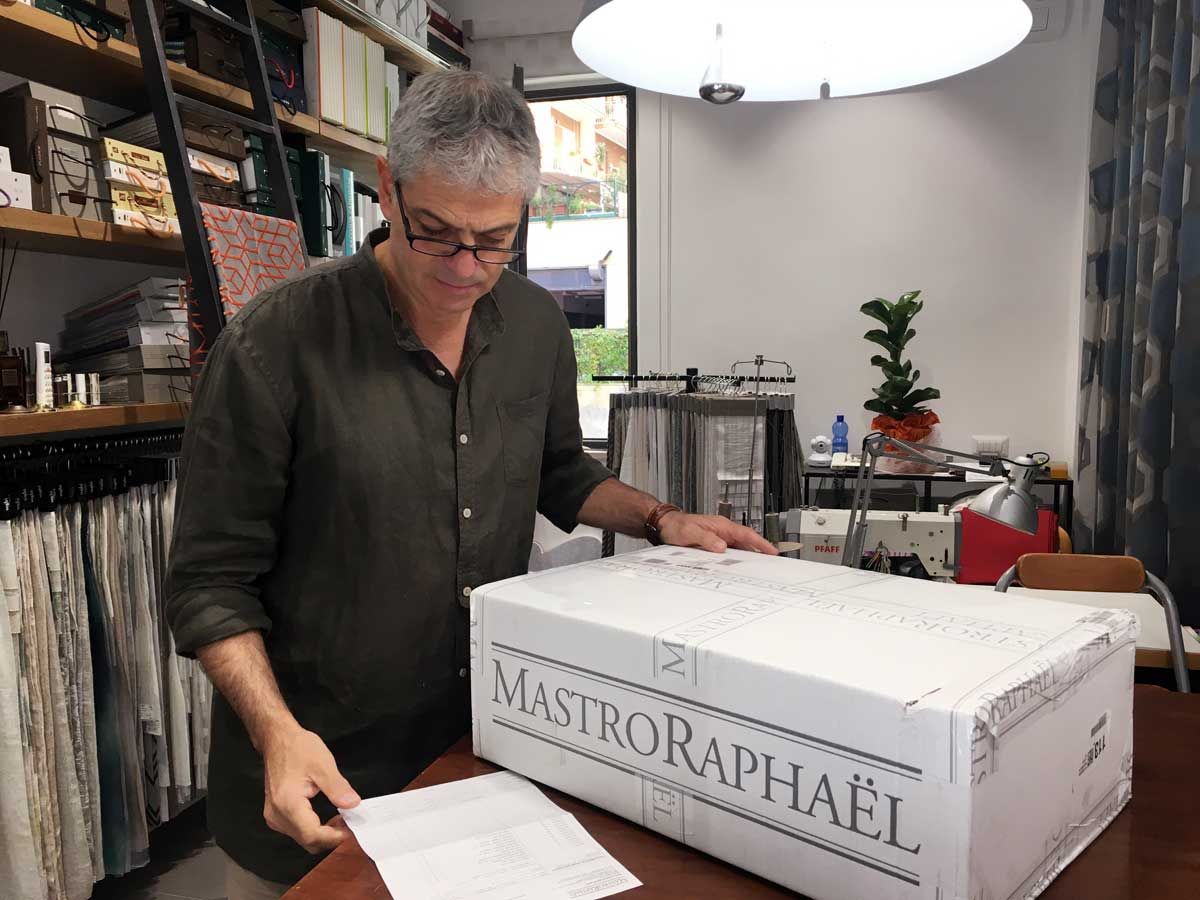 L'arrivo dei campionari di Mastro Raphael